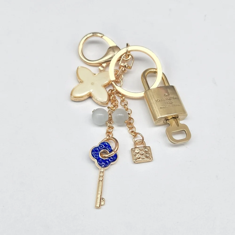 Authentic Louis Vuitton Gold Padlock 🔒 Shiny LV Key + Bag Unbranded Charm